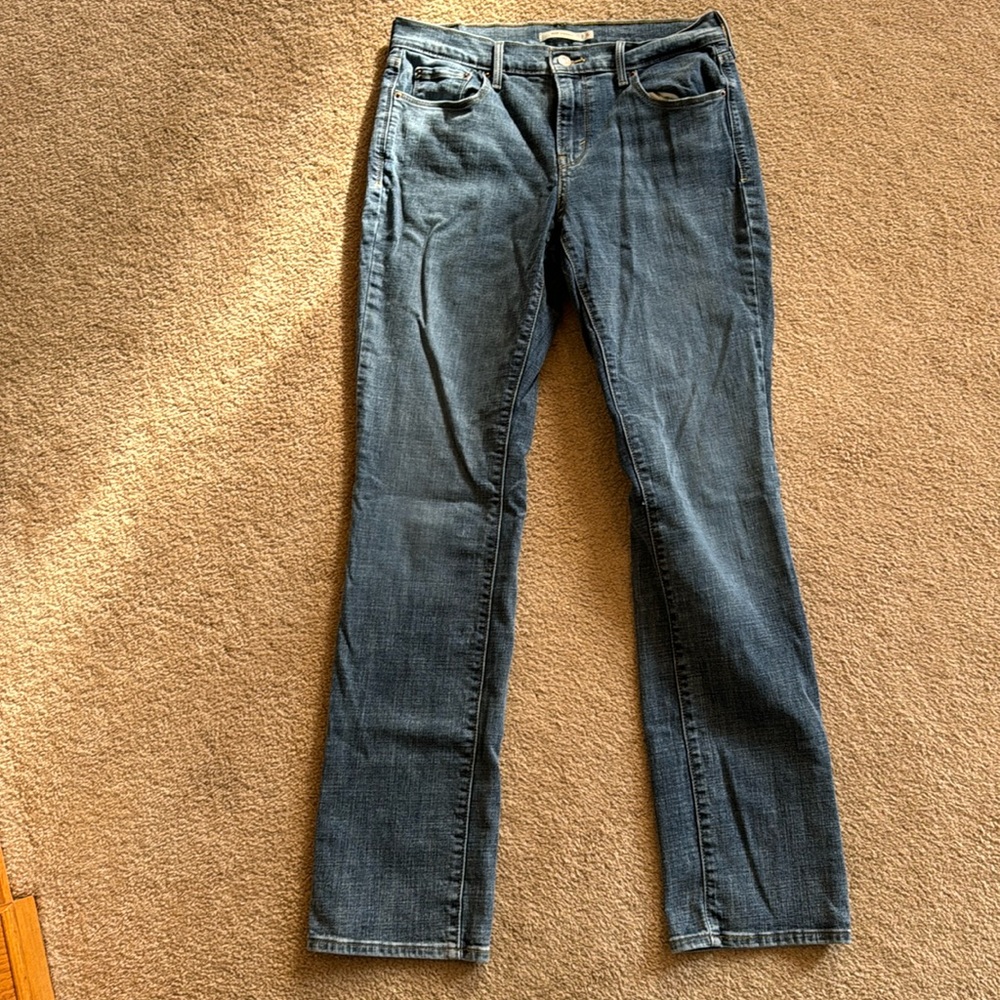 Levi’s 505 straight leg jeans, size 6 Long